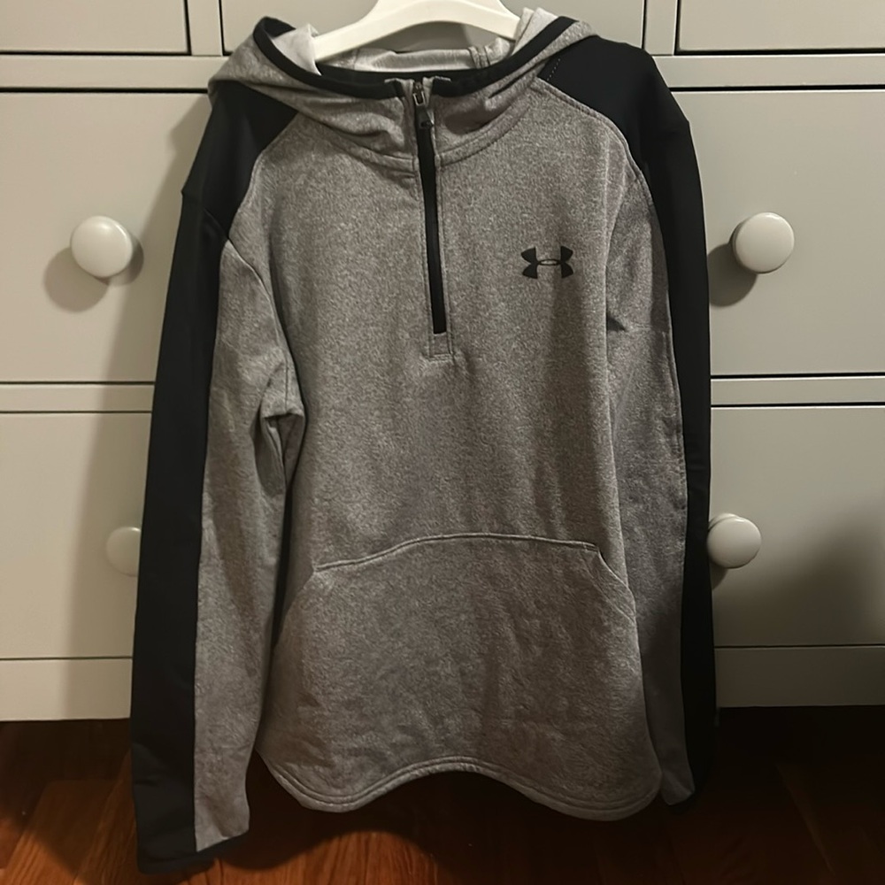 Under Armour hooded long sleeve cold gear top size S